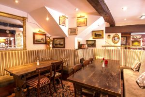 https://www.greyhoundinn.co.uk/wp-content/uploads/2017/06/Lounge-area-300x200.jpg