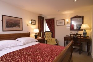 Greyhound Coaching Inn Lutterworth Typical Classic King bedroom