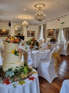 All-inclusive wedding autumn them, Greyhound Coaching Inn Lutterworth