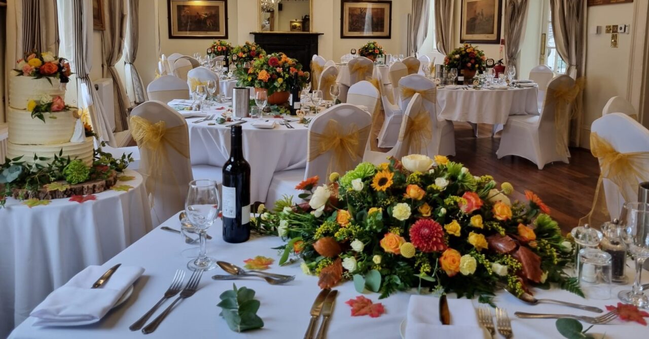 All-inclusive wedding autumn them, Greyhound Coaching Inn Lutterworth